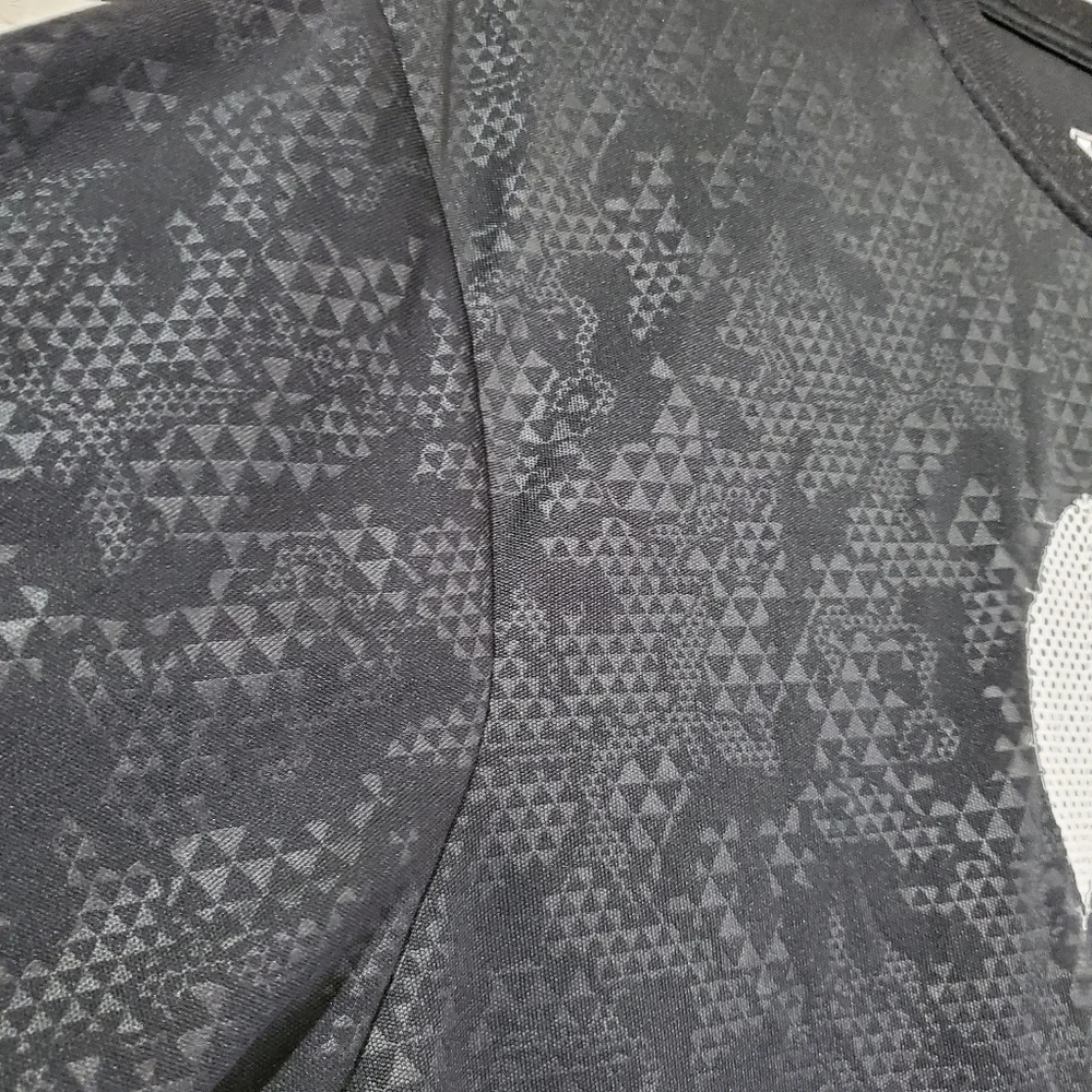 Marvel Punisher Black and White Short Sleeve 100% Polyester Shirt Size Medium - Picture 3 of 7